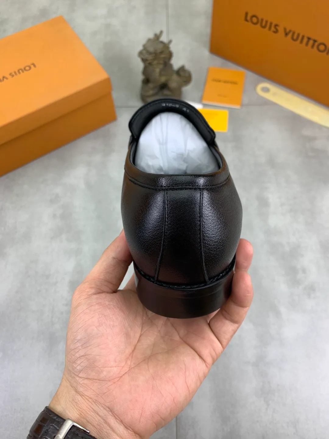 Men's Men's Shoes 💰P420 [New Style] 💰Yangli💎💎💎[Louis Vuitton] LV high-end men's formal business leather shoes, original order 1:1! Original imported calfskin, original metal buckle, imported sheepskin lining for feet, original outsole, men's shoe size: 39-45 (38.46 customized) black optional